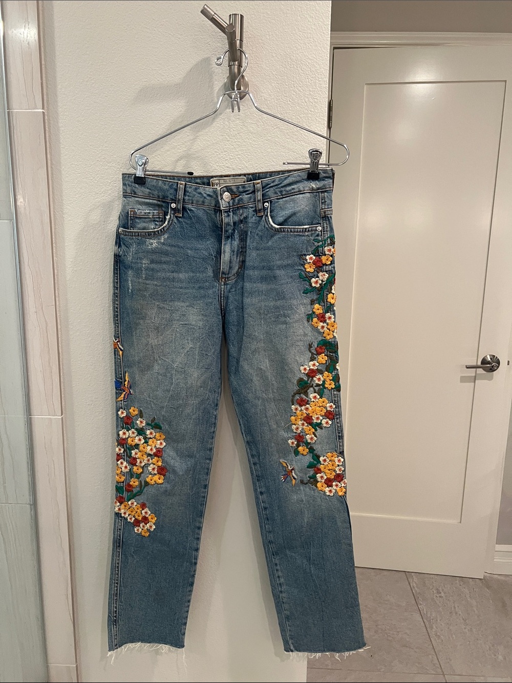 Free People Blue Embroidered Floral Women’s Jeans